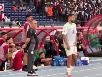 فيديو..كرسي احتياط الجزائر ورياض محرز على أعصابه في آخر دقائق