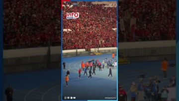 لحضة دخول لاعبي الوداد الرياضي للإحماء تحت تشجيعات الوينرز