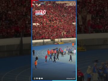 لحضة دخول لاعبي الوداد الرياضي للإحماء تحت تشجيعات الوينرز