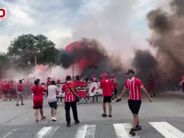 فيديو..كورطيج رائع لجماهير الوداد واحتفالية كبيرة بالشهب في الطريق للملعب.