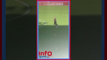 الجماهير المكناسية تحيي المدرب السابق للحراس زهير العروبي