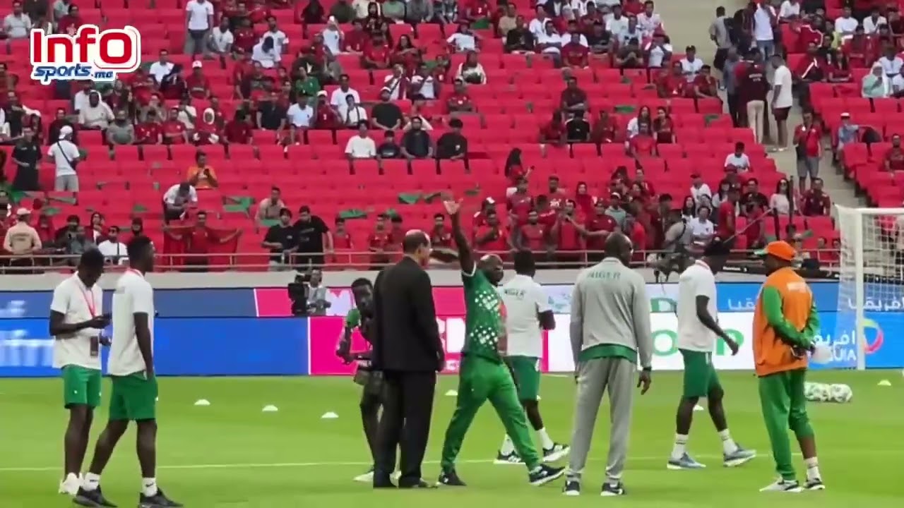 فيديو..الزاكي منبهر بملعب مركب الأمير مولاي عبد الله ويحيي الجماهير المغربية.