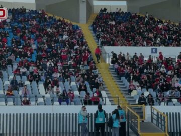 أجواء رائعة بمدرجات فريميجة تسبق قمة الوداد وعزام التانزاني