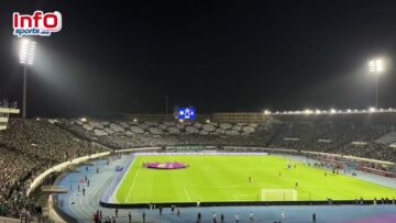 الكورفا سود تبدع بتيفو ب”الكوفية الفلسطينية” وتحت أهازيج “رجاوي فلسطيني”