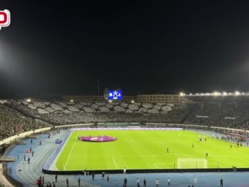 الكورفا سود تبدع بتيفو ب”الكوفية الفلسطينية” وتحت أهازيج “رجاوي فلسطيني”