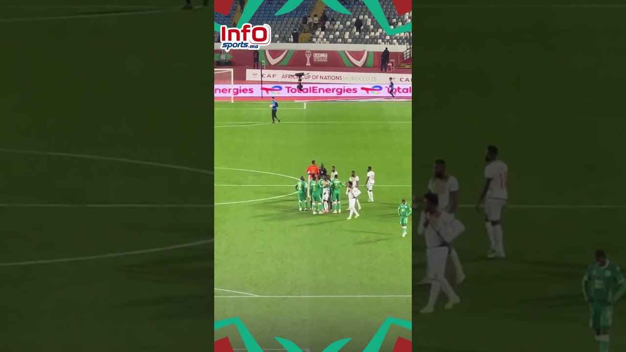 إحتجاجات منتخب جزر القمر بعد نهاية المباراة بعد التعادل أمام مالي