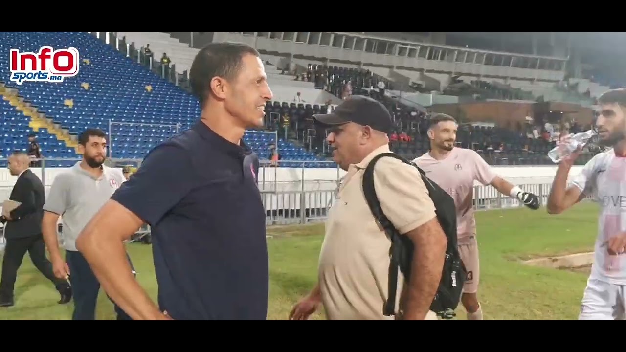 احتفالات لاعبي الفتح الرباطي بعد الفوز على الوداد وجمال السلامي يطالبهم بأخذ صورة للذكرى