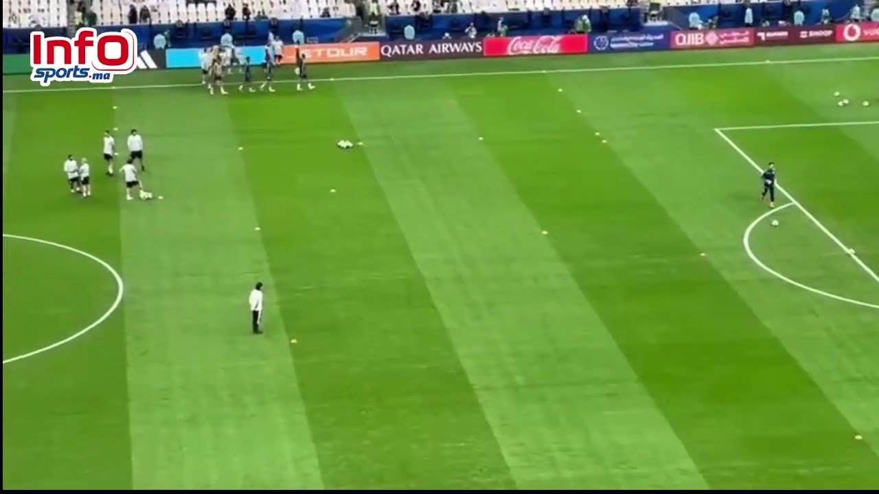 تسخينات المنتخب المغربي قبل صافرة مقابلته أمام المنتخب المغربي