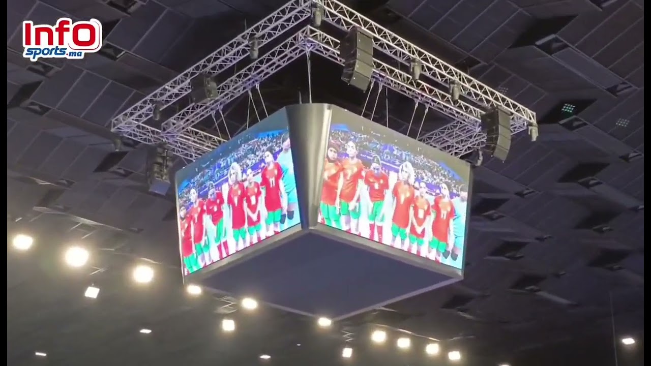 تشجيع وتفاعل الجماهير المغربية مع تشكيلة المنتخب الوطني النسوي للفوتسال في نهائي الكان