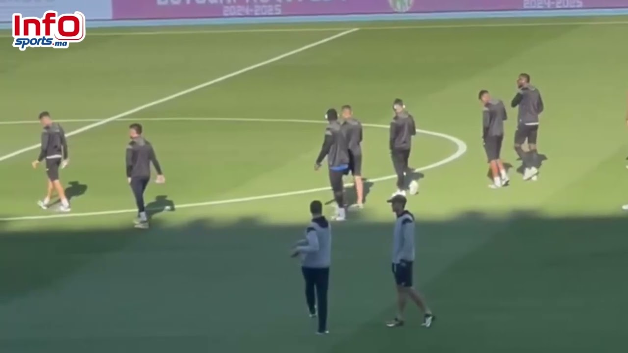 دخول لاعبي الجيش الملكي لأرضية