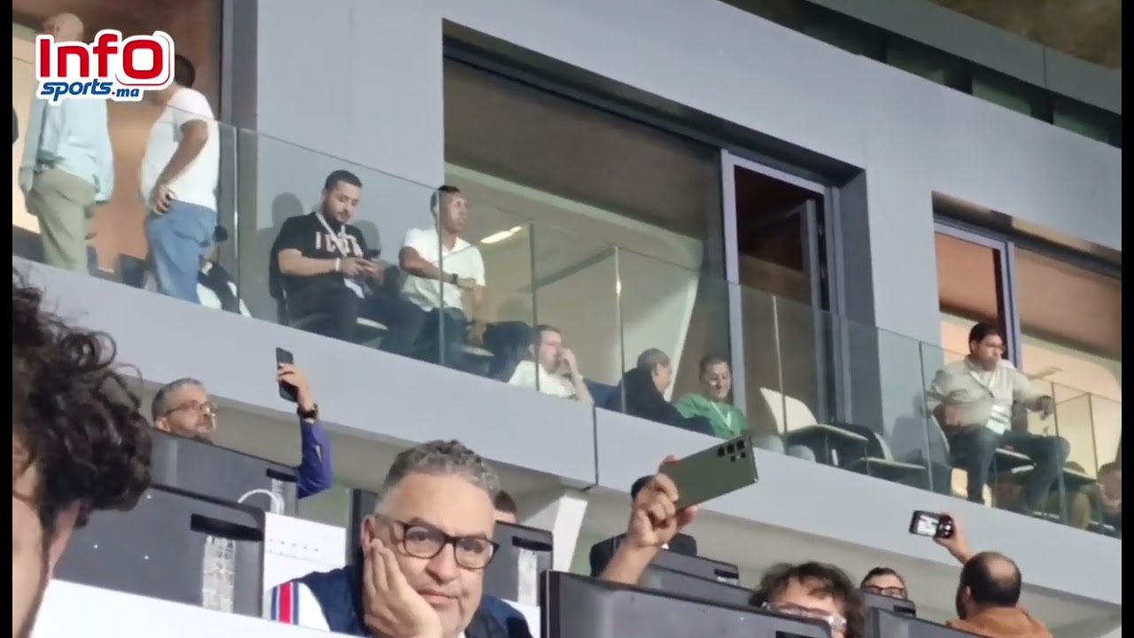 ردة فعل سفيان رحيمي وفرحة الجماهير بعد هدف الرجاء أمام الماص