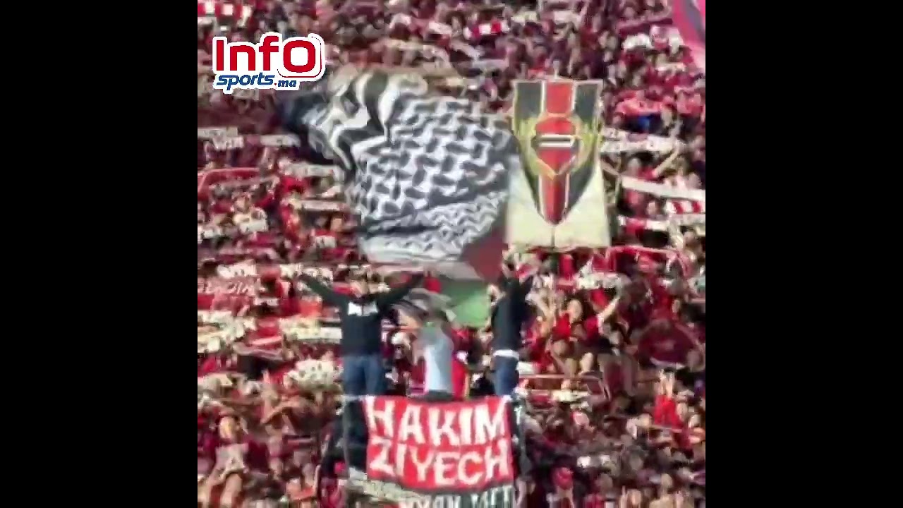 🔴في أجواء احتفالية.. زياش يرتدي قبعة “الكابو” ويقود هتافات الوينرز