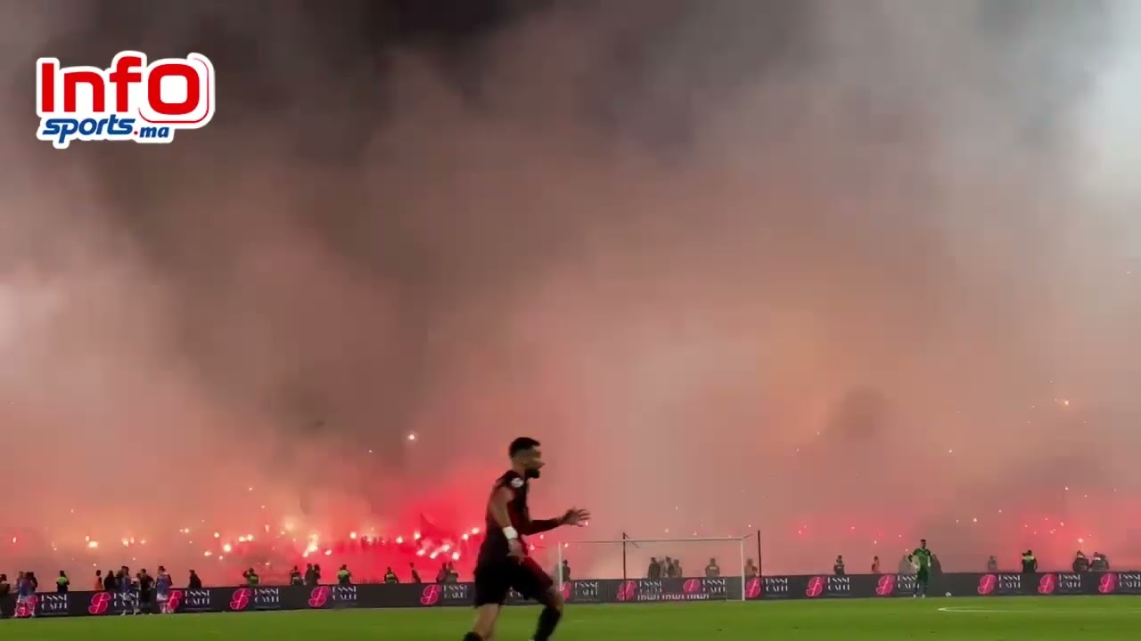 فيديو..أول كراكاج لجماهير الوداد ينتهي برمي الشهب بالحلبة المطاطية لدونور.