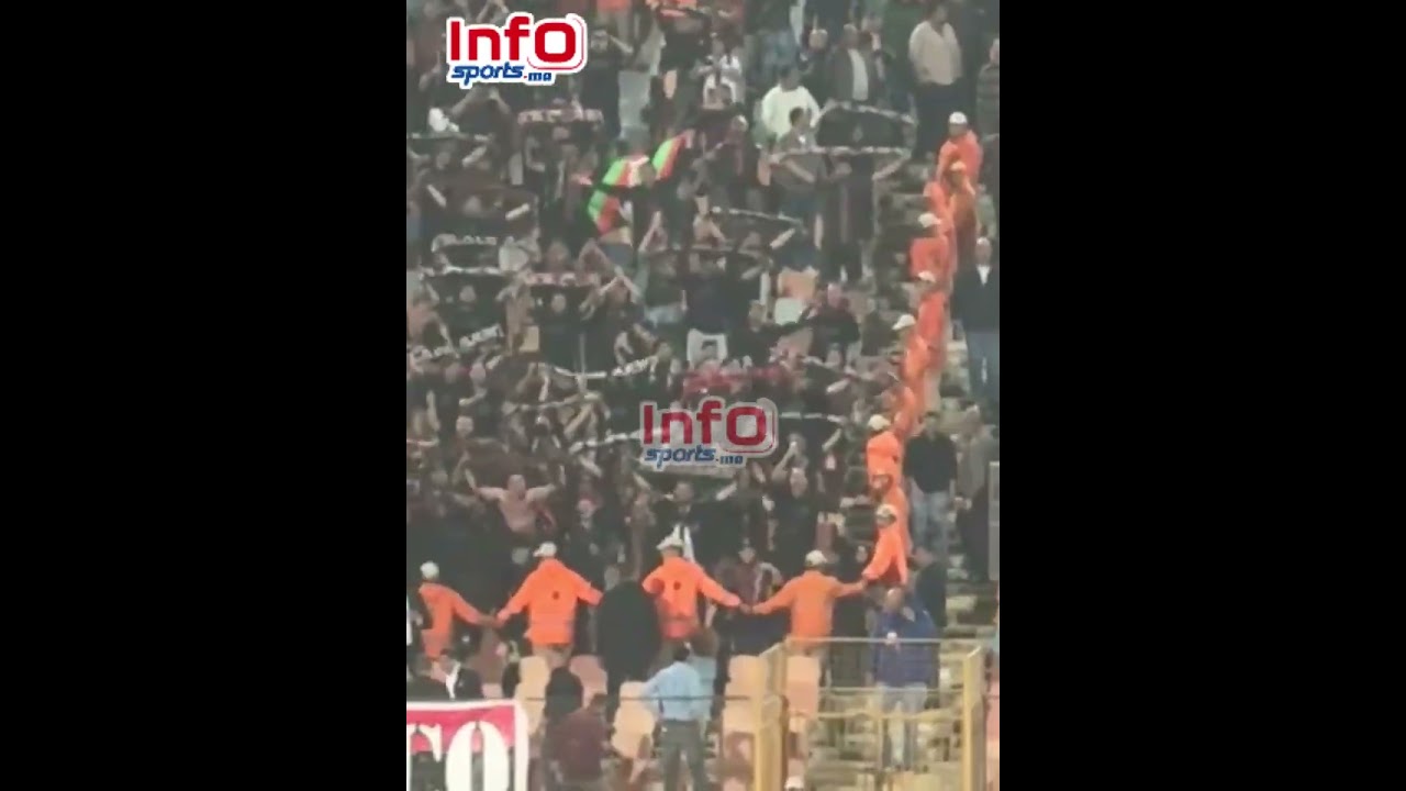 فيديو..صورة رائعة..فرحة كبيرة واحتفالية للاعبي الجيش مع الجماهير بالمدرجات.