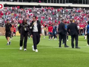 فيديولاعبو-الوداد-يعتذرون-للجماهير-ويتبادلون-التحية-بعد-الهزيمة.jpg