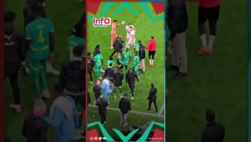 لاعبو-السنغال-يغادرون-أرضية-ملعب-مولاي-عبد-الله-بعد-إعلان.jpg