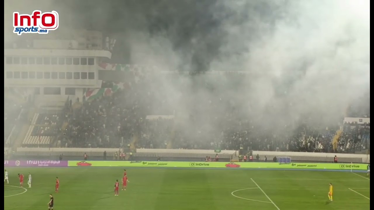 احتفالات الجماهير الرجاوية بهدف رحيمي في مرمى حسنية أكادير