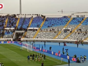 فيديو مؤسف..الجماهير تستجيب لمقاطعة الترا الرجاء وتغادر المدرج الجنوبي.