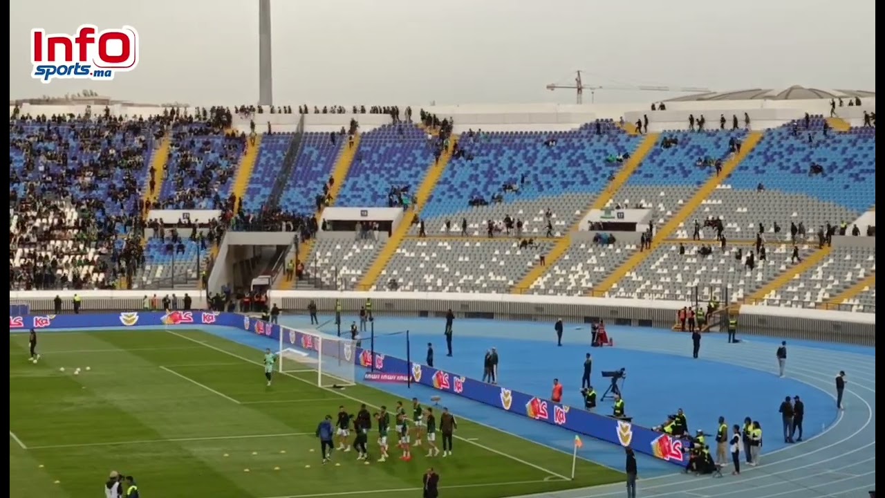 فيديو مؤسف..الجماهير تستجيب لمقاطعة الترا الرجاء وتغادر المدرج الجنوبي.