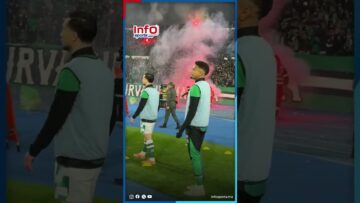 لاعبو الرجاء يتركون التسخيات للاستمتاع بإبداعات جماهير المكانة.