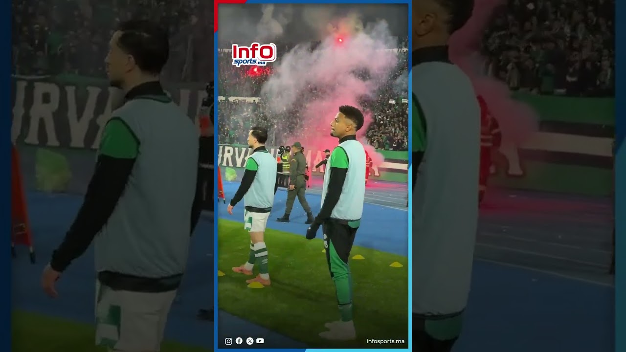 لاعبو الرجاء يتركون التسخيات للاستمتاع بإبداعات جماهير المكانة.