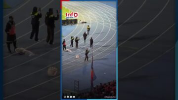 كبيري العلوي يهدي جماهير أ.آسفي الورود وسط تصفيقات الجماهير.