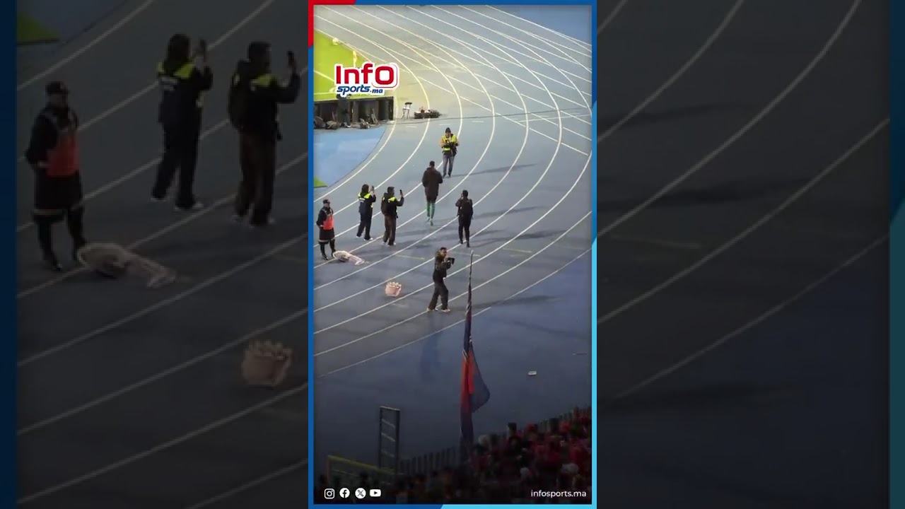 كبيري العلوي يهدي جماهير أ.آسفي الورود وسط تصفيقات الجماهير.