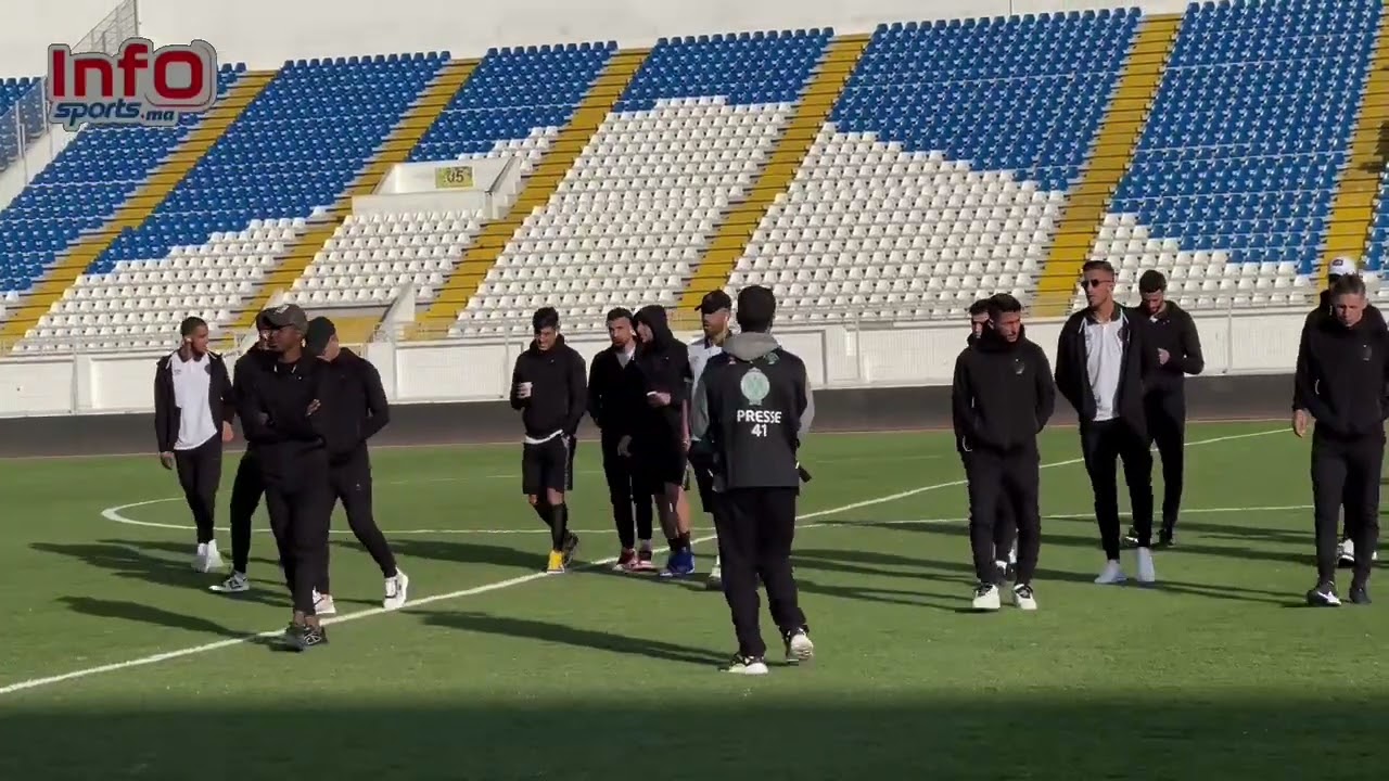 تركيز كبير للاعبي الرجاء أثناء تفقد أرضية العربي الزاولي قبل الديربي