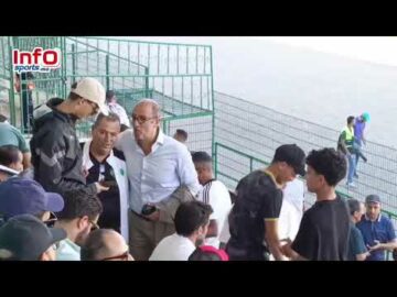 صور-تذكارية-وتصفيق-الزيات-حاضر-بالملعب-البلدي-بالقنيطرة-لمتابعة-مباراة.jpg