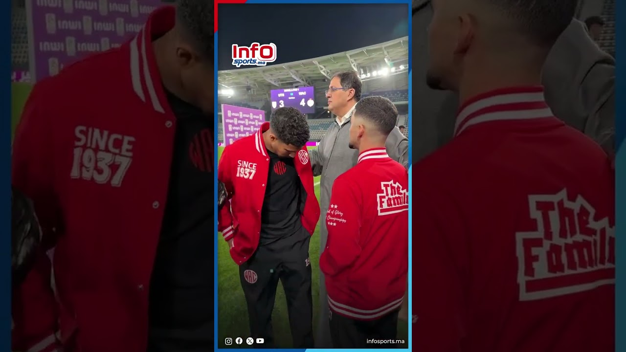 فرحة لا توصف لآيت منا بأرضية الملعب وعناق كبير مع اللاعبين.