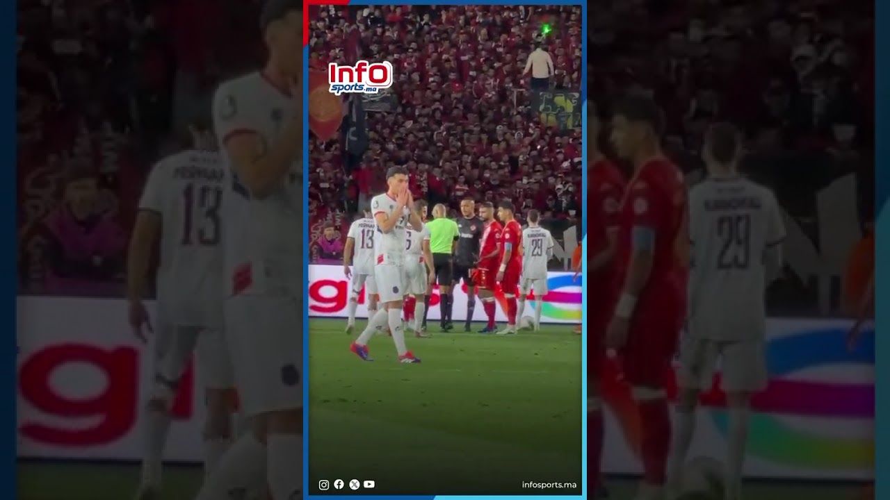 لحظة طرد الحكم لبنعبيد وفرحة كبيرة لجماهير آسفي.