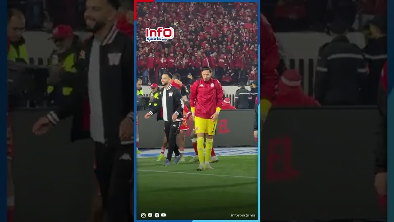 لقطة رائعة..لاعبو الوداد يحتفلون مع مفيد وابنه بالفوز على بركان