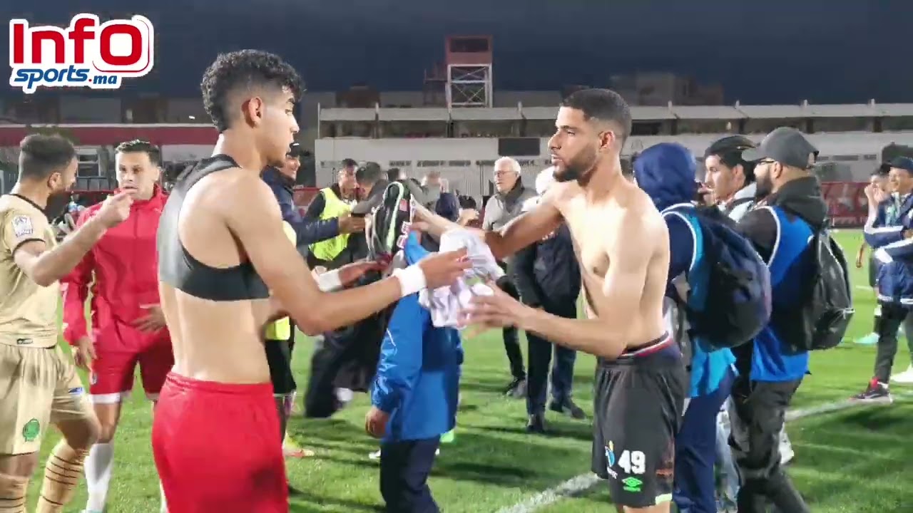 فيديو..عناق وفرحة كبيرة بين لاعبي الرجاء بعد فوزهم المهم على الفتح.